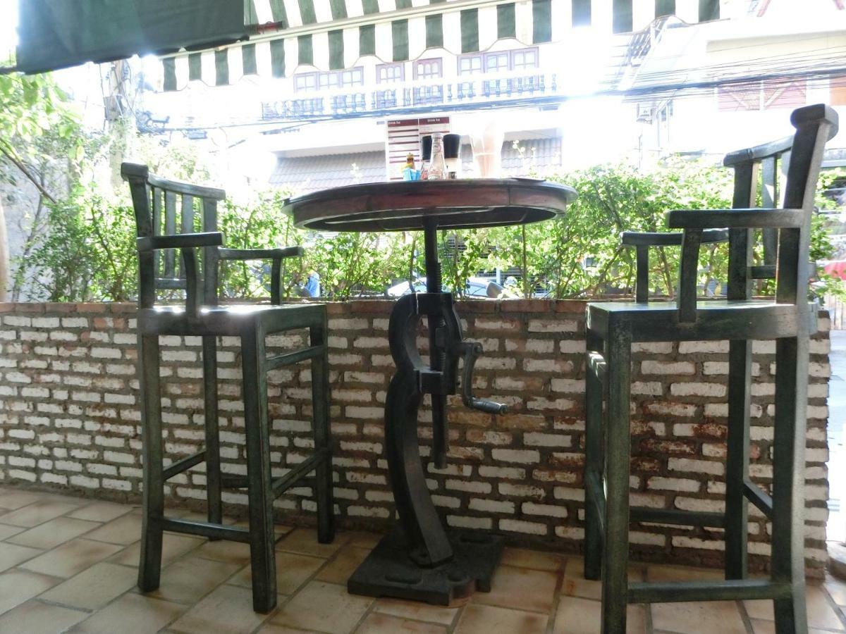 The Travellers Arms Hotel Chiang Mai Exterior foto